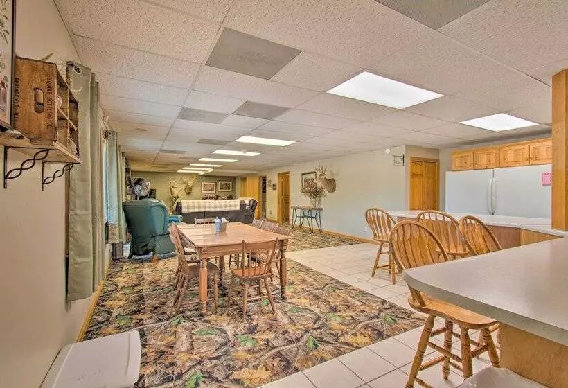 Idyllic Mt Sterling Retreat W/ Private Lake!