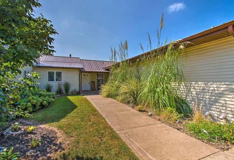 Idyllic Mt Sterling Retreat W/ Private Lake!