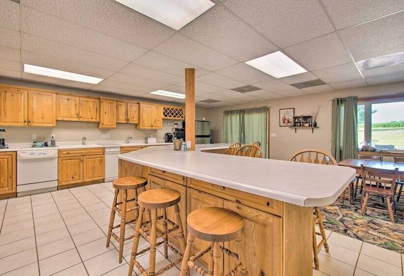 Idyllic Mt Sterling Retreat W/ Private Lake!