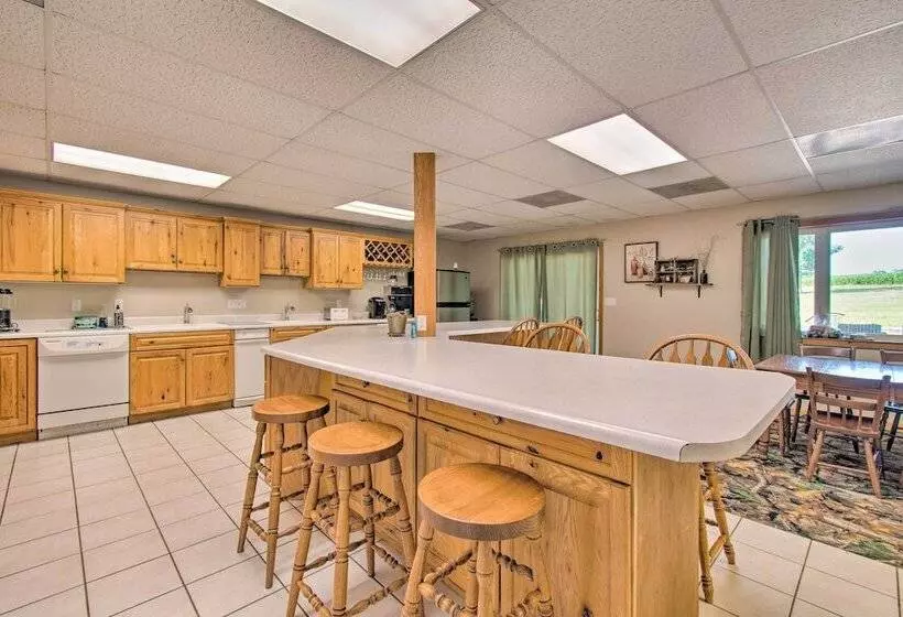 Idyllic Mt Sterling Retreat W/ Private Lake!