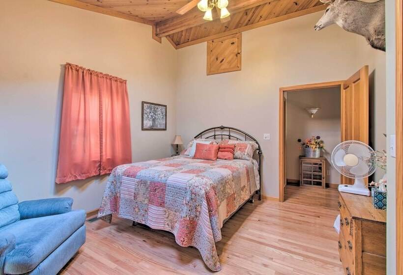 Idyllic Mt Sterling Retreat W/ Private Lake!