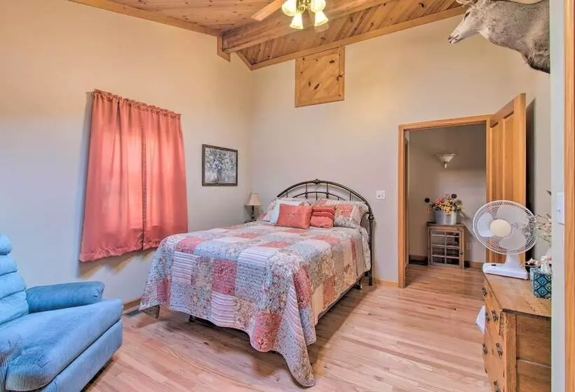 Idyllic Mt Sterling Retreat W/ Private Lake!