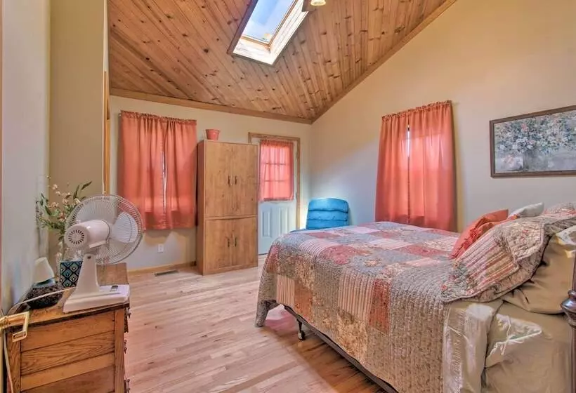 Idyllic Mt Sterling Retreat W/ Private Lake!