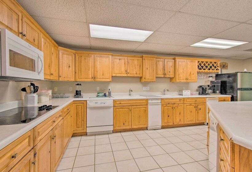 Idyllic Mt Sterling Retreat W/ Private Lake!