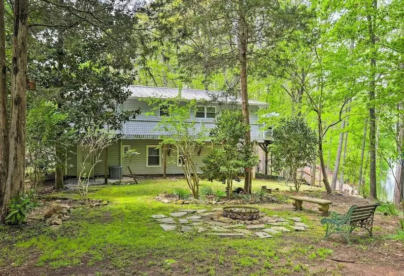 Lakeside Haven W/ Private Dock: Fish & Swim!