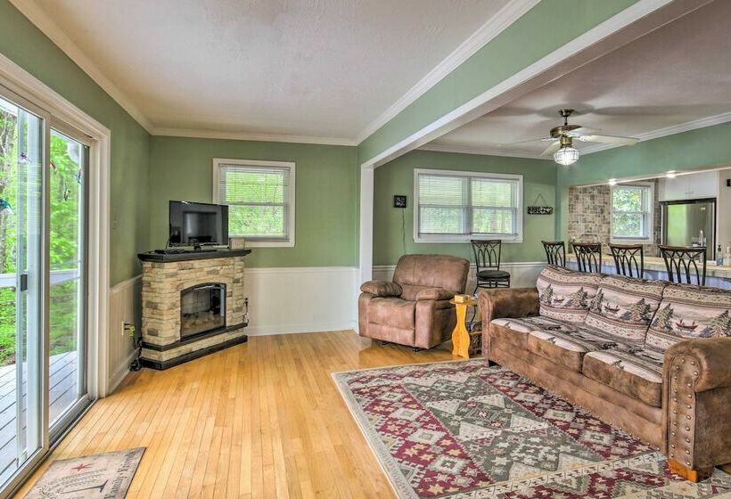 Lakeside Haven W/ Private Dock: Fish & Swim!