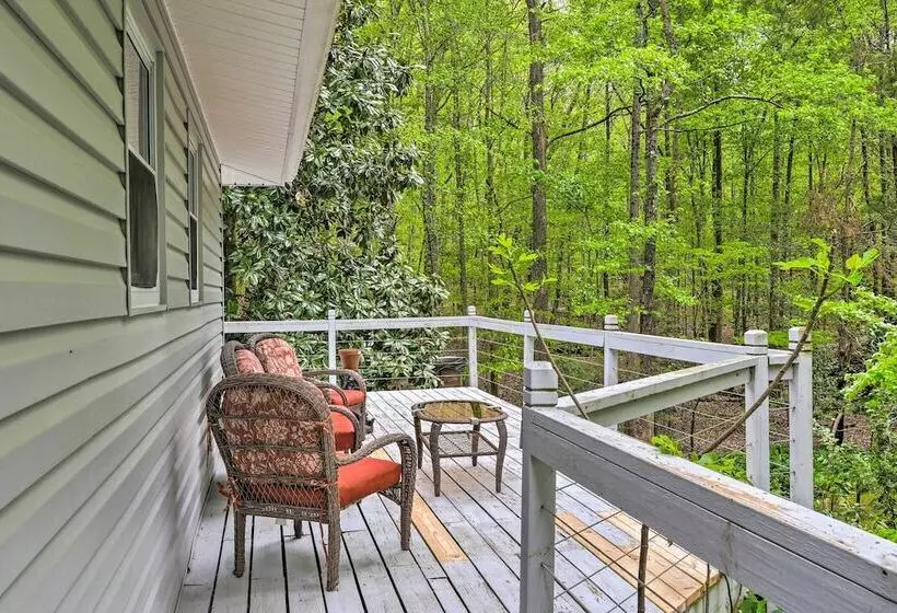 Lakeside Haven W/ Private Dock: Fish & Swim!