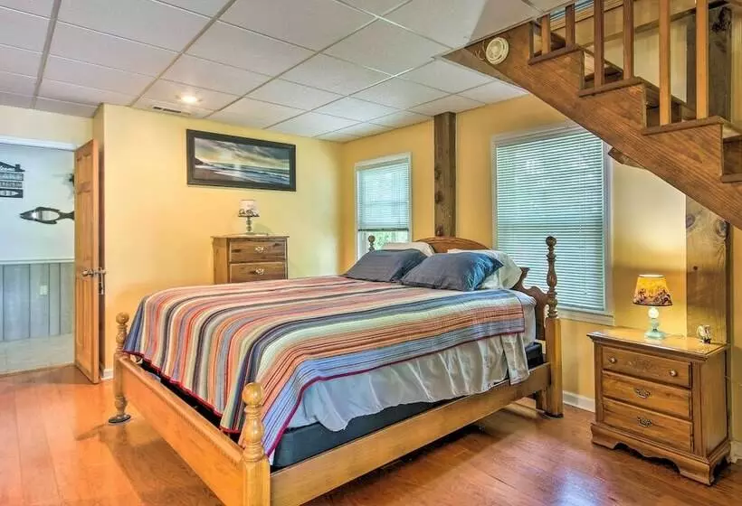 Lakeside Haven W/ Private Dock: Fish & Swim!