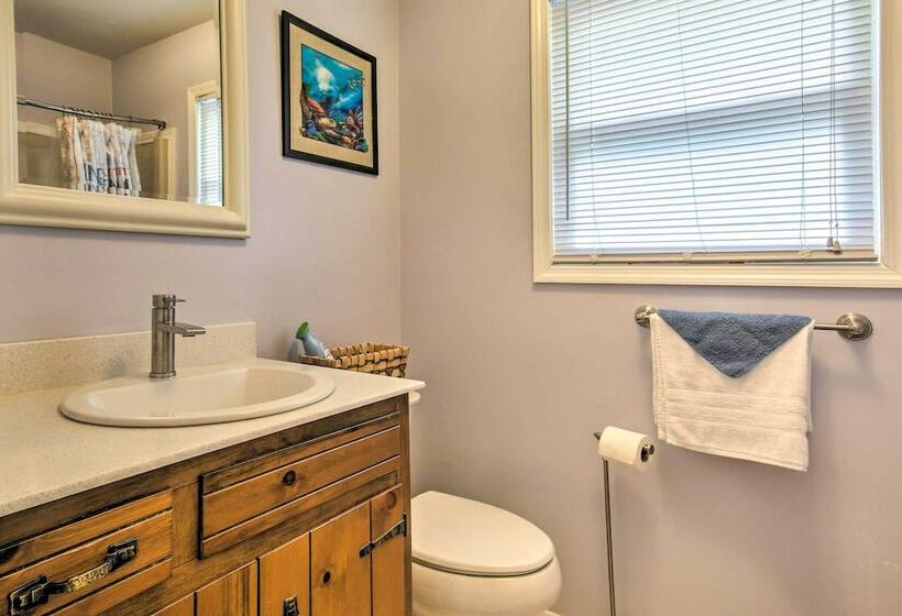 Lakeside Haven W/ Private Dock: Fish & Swim!