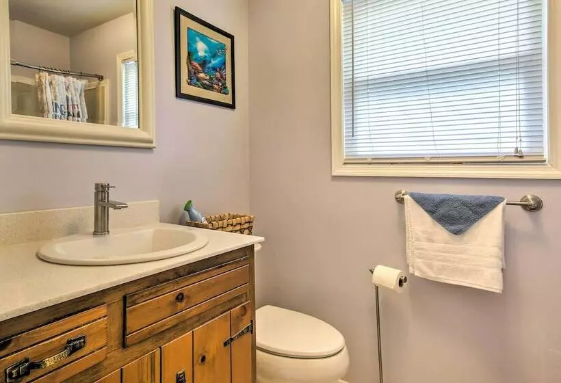 Lakeside Haven W/ Private Dock: Fish & Swim!