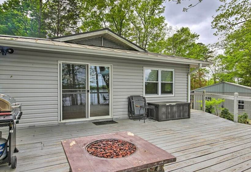 Lakeside Haven W/ Private Dock: Fish & Swim!