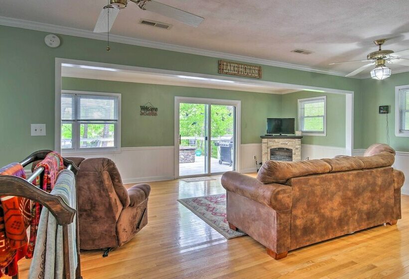 Lakeside Haven W/ Private Dock: Fish & Swim!