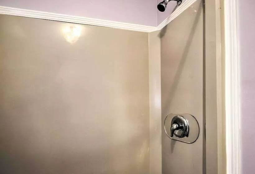 Lakeside Haven W/ Private Dock: Fish & Swim!