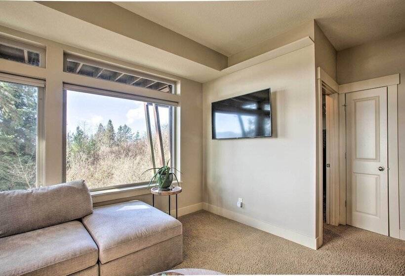 Luxe Coastal Haven W/ Bay Views & Hot Tub