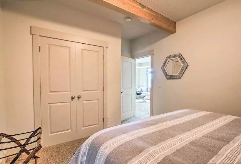 Luxe Coastal Haven W/ Bay Views & Hot Tub