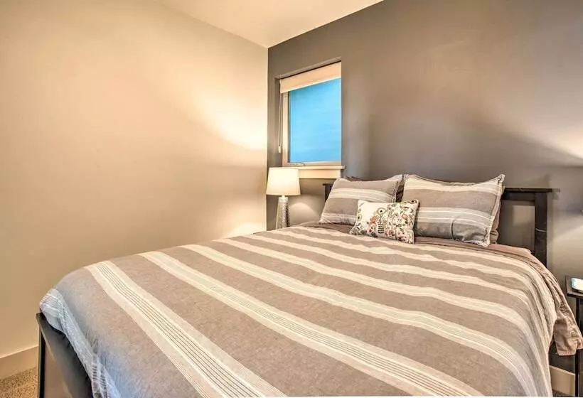 Luxe Coastal Haven W/ Bay Views & Hot Tub