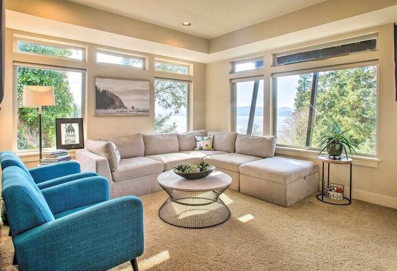 Luxe Coastal Haven W/ Bay Views & Hot Tub