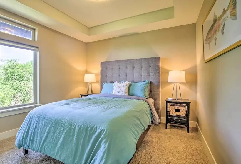 Luxe Coastal Haven W/ Bay Views & Hot Tub