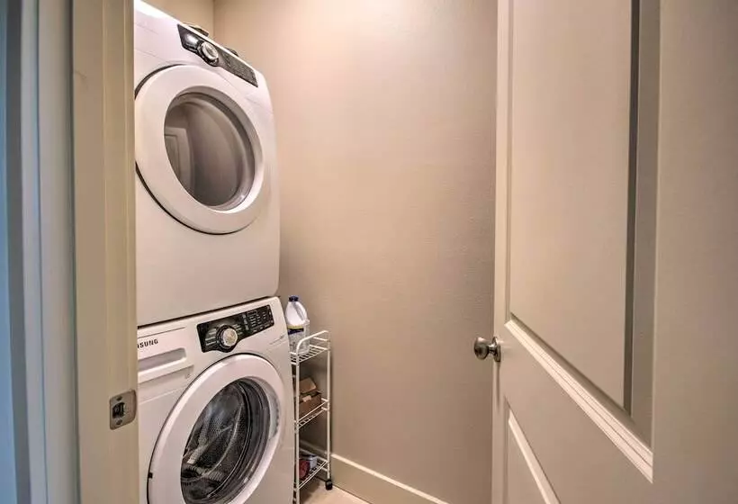 Luxe Coastal Haven W/ Bay Views & Hot Tub