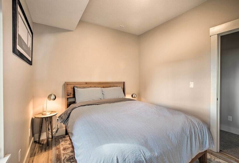 Luxe Coastal Haven W/ Bay Views & Hot Tub