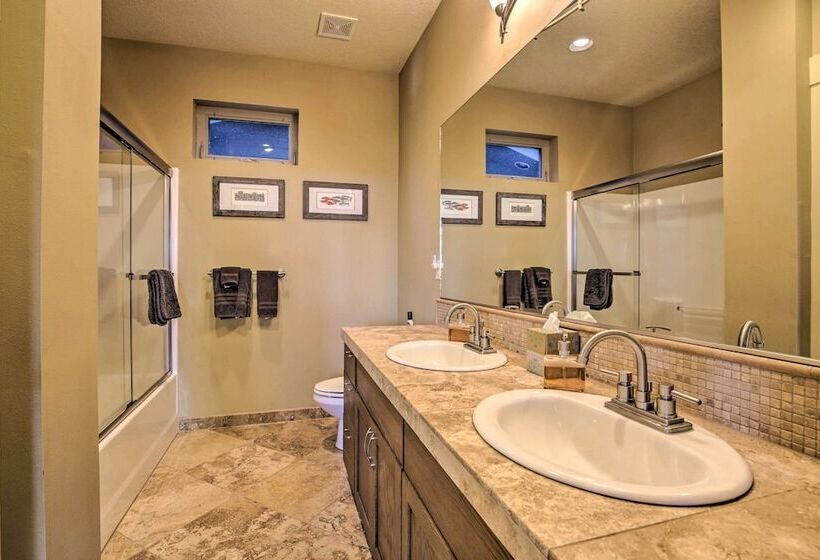 Luxe Coastal Haven W/ Bay Views & Hot Tub