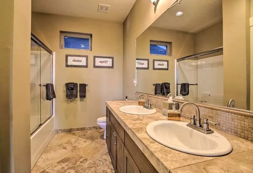 Luxe Coastal Haven W/ Bay Views & Hot Tub