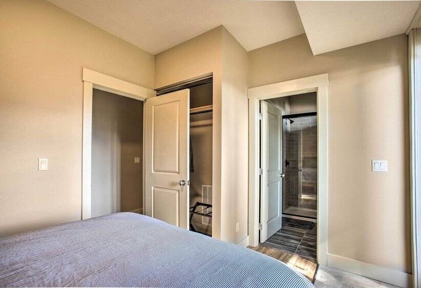 Luxe Coastal Haven W/ Bay Views & Hot Tub