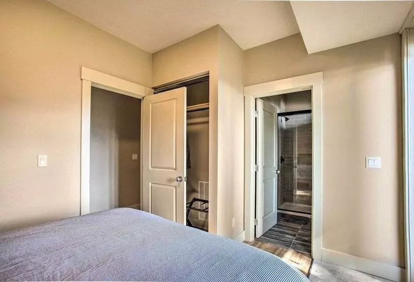 Luxe Coastal Haven W/ Bay Views & Hot Tub