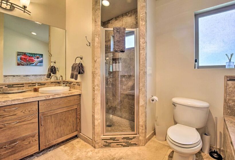 Luxe Coastal Haven W/ Bay Views & Hot Tub