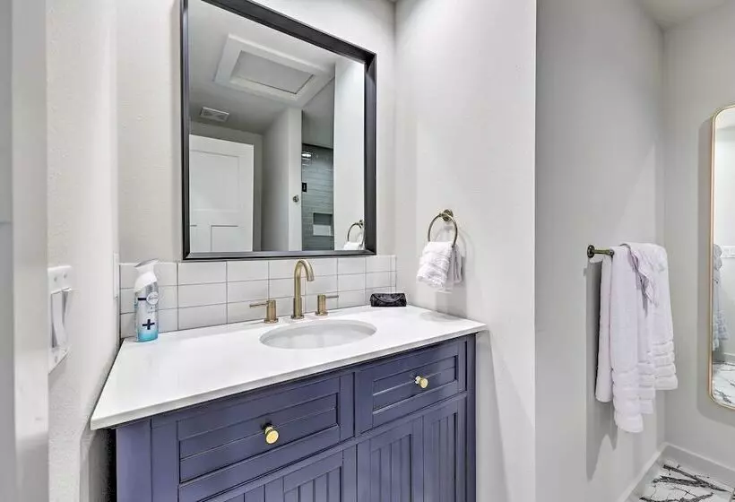 Modern Bentonville Home: Mountain Biker S Paradise