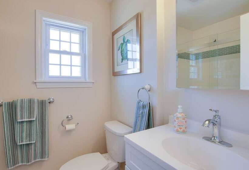 Charming Home W/ Yard: Steps To Pawcatuck River!