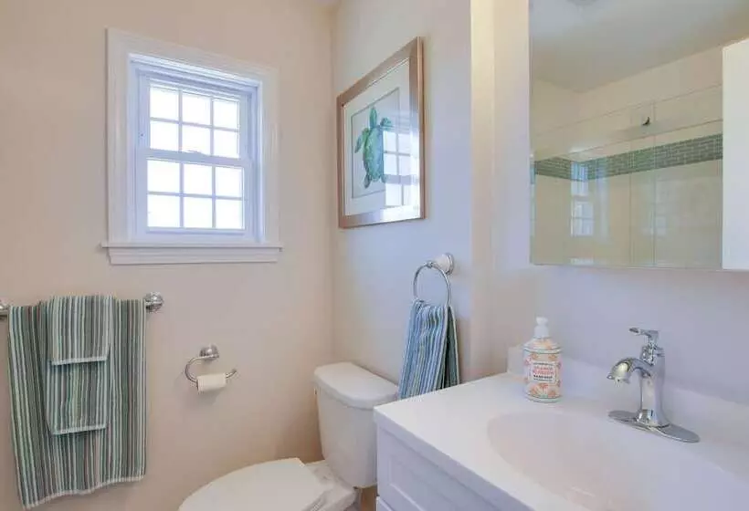 Charming Home W/ Yard: Steps To Pawcatuck River!