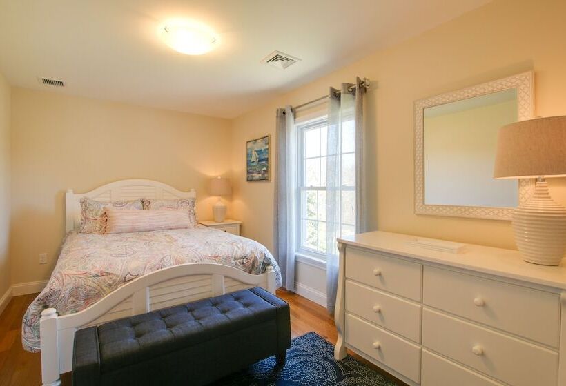 Charming Home W/ Yard: Steps To Pawcatuck River!