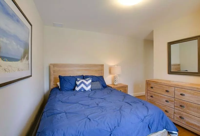 Charming Home W/ Yard: Steps To Pawcatuck River!