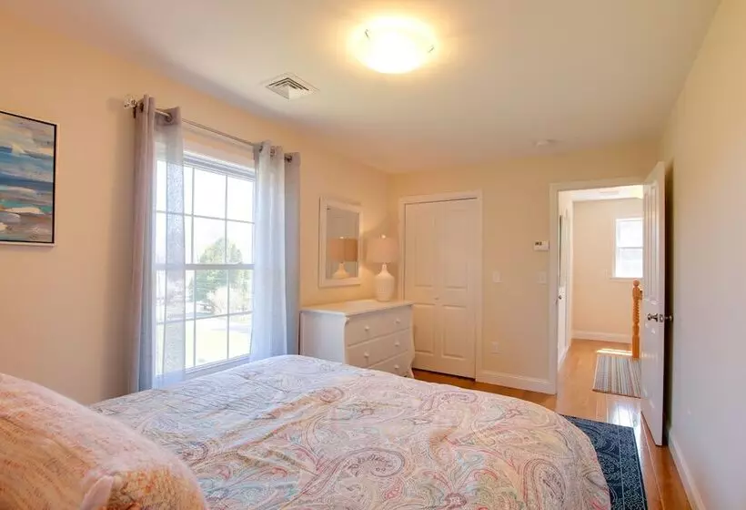 Charming Home W/ Yard: Steps To Pawcatuck River!