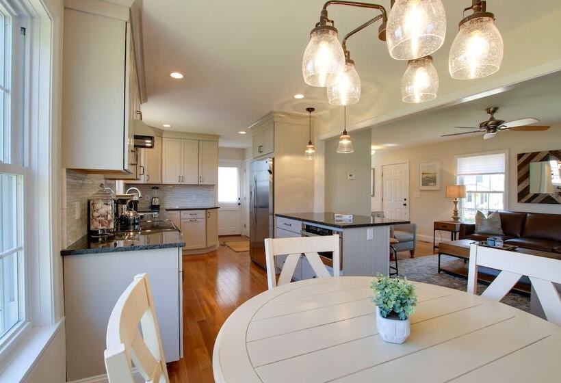 Charming Home W/ Yard: Steps To Pawcatuck River!