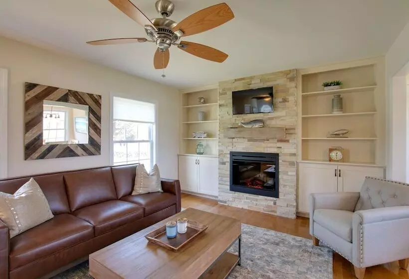 Charming Home W/ Yard: Steps To Pawcatuck River!