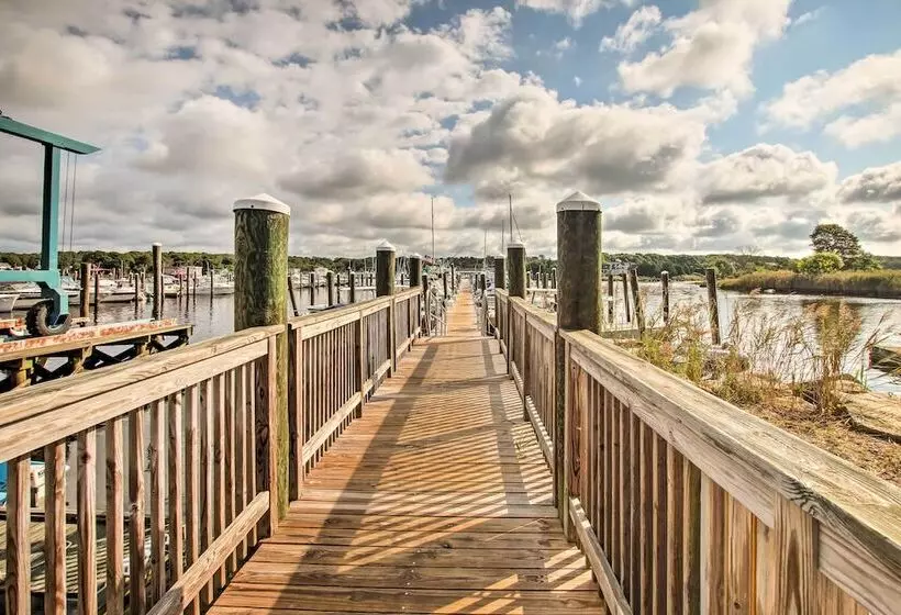 Charming Home W/ Yard: Steps To Pawcatuck River!