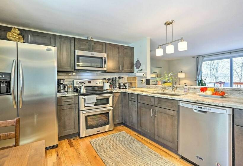 Peaceful Home W/ Deck: Family + Pet Friendly!