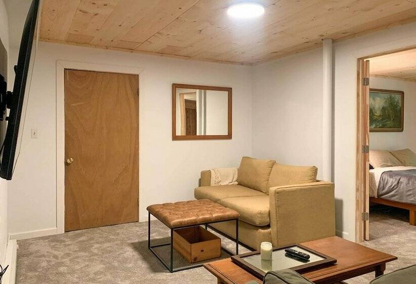 Peaceful Home W/ Deck: Family + Pet Friendly!