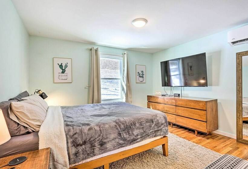 Peaceful Home W/ Deck: Family + Pet Friendly!