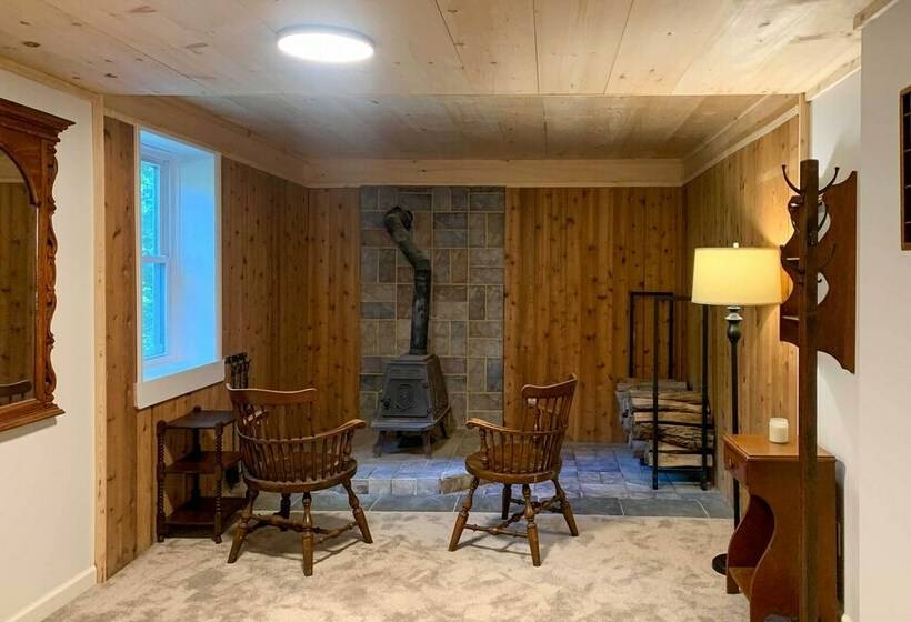 Peaceful Home W/ Deck: Family + Pet Friendly!