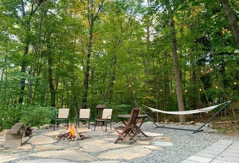 Peaceful Home W/ Deck: Family + Pet Friendly!