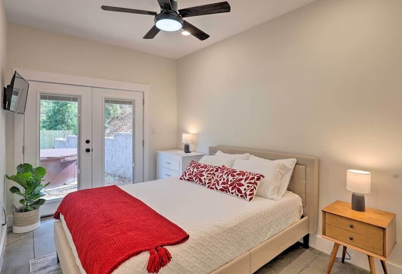 Pet Friendly Asheville Retreat W/ Hot Tub