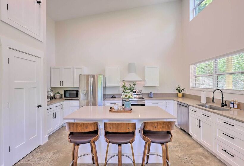 Pet Friendly Asheville Retreat W/ Hot Tub