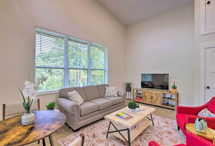 Pet Friendly Asheville Retreat W/ Hot Tub