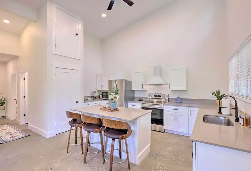 Pet Friendly Asheville Retreat W/ Hot Tub