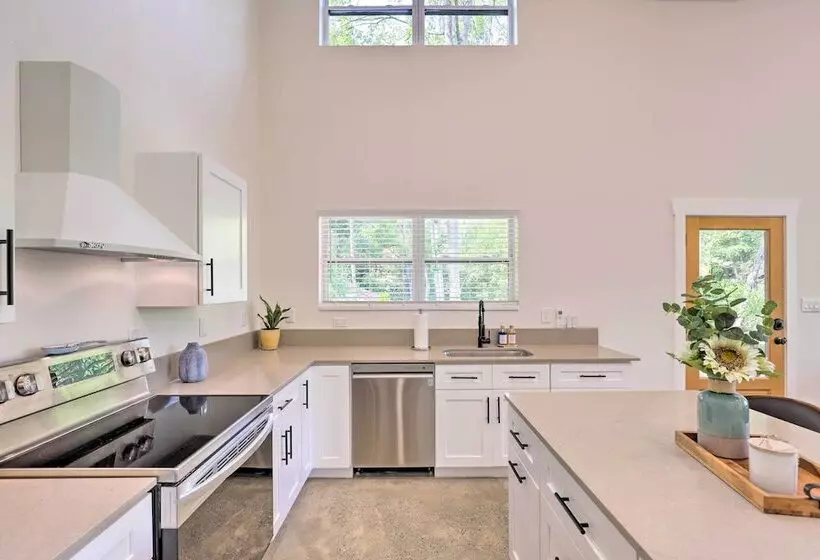 Pet Friendly Asheville Retreat W/ Hot Tub