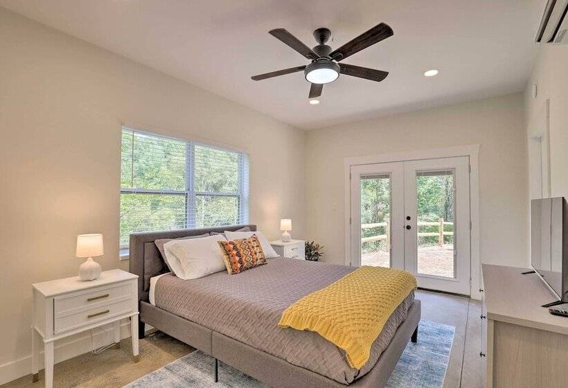 Pet Friendly Asheville Retreat W/ Hot Tub