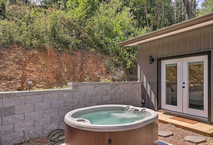 Pet Friendly Asheville Retreat W/ Hot Tub